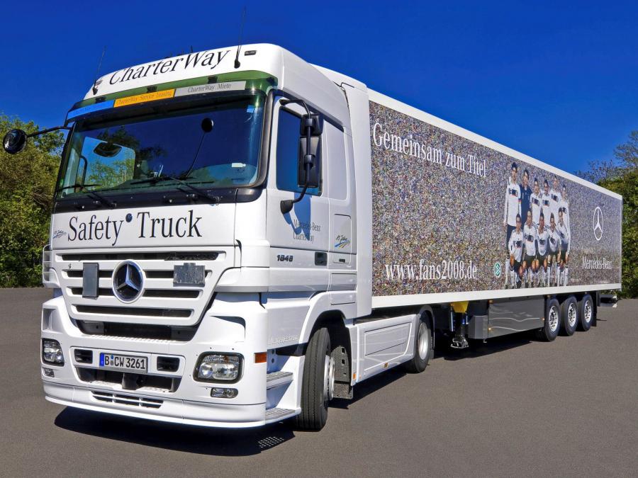  Mercedes-Benz Actros 1848 2002 года  (фото 1 из 3)